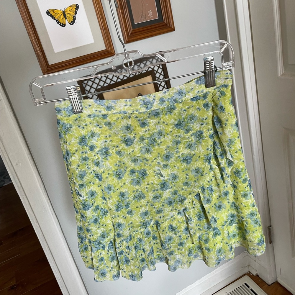 SUPER CUTE RUFFLED FLORAL MINI SKIRT 🌼